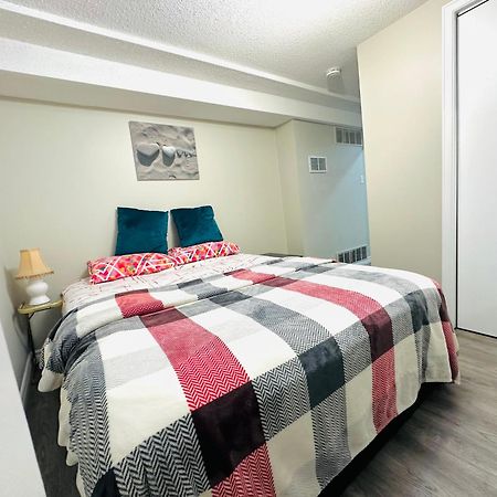 Luxury Homestay In Mississauga Near Square One Mall & Pearson Airport Exterior photo