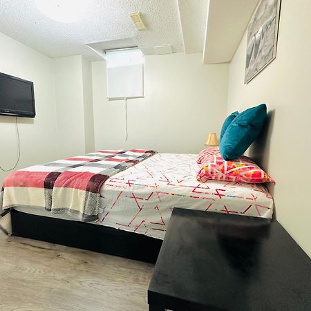 Luxury Homestay In Mississauga Near Square One Mall & Pearson Airport Exterior photo