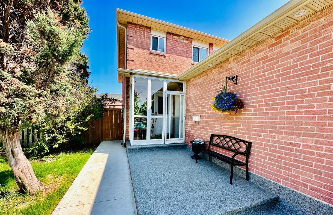 Luxury Homestay In Mississauga Near Square One Mall & Pearson Airport Exterior photo