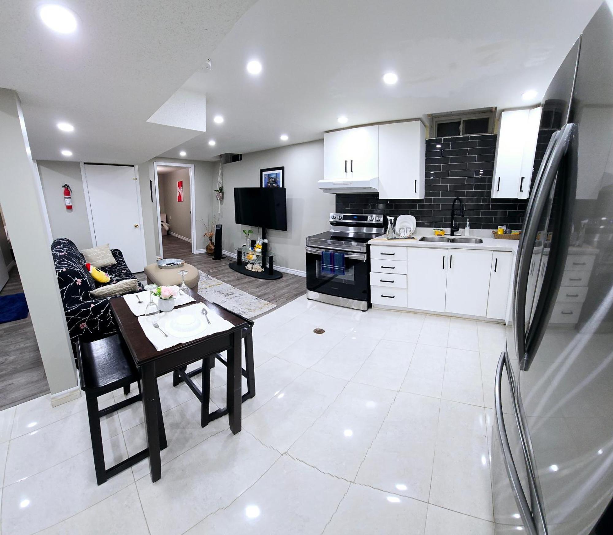 Luxury Homestay In Mississauga Near Square One Mall & Pearson Airport Exterior photo