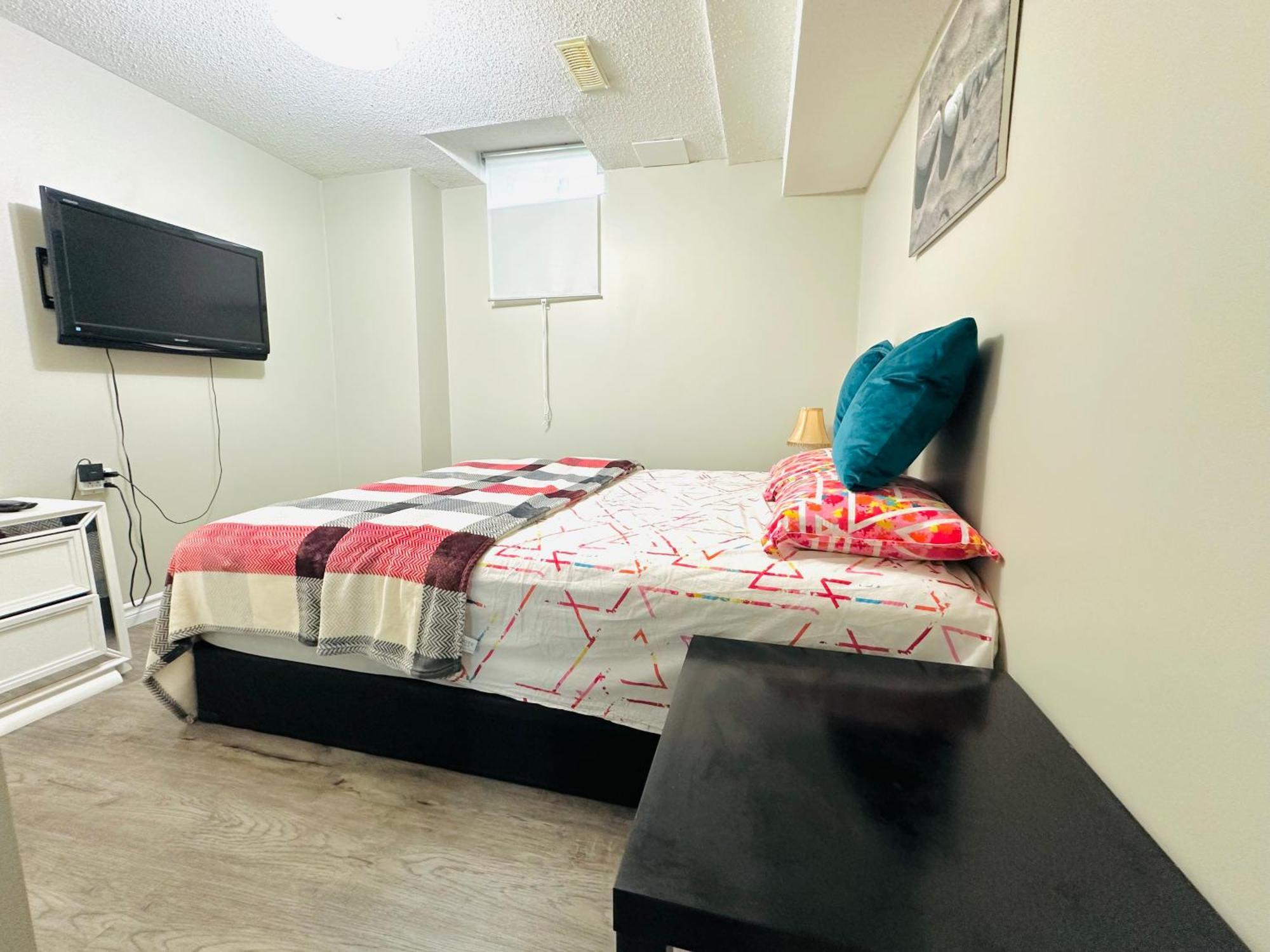 Luxury Homestay In Mississauga Near Square One Mall & Pearson Airport Exterior photo